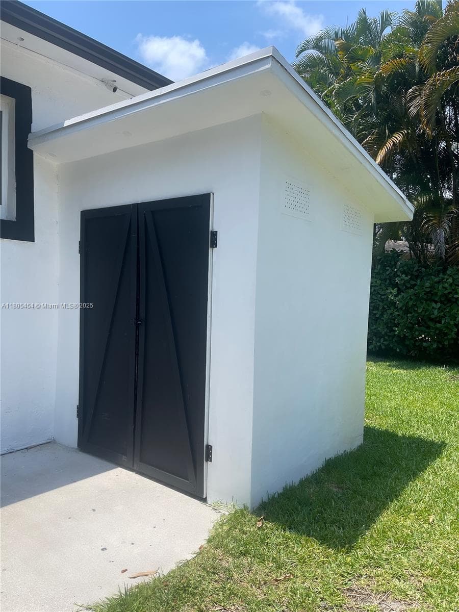 13801 NE 1st Ave, Miami FL 33161 — 42