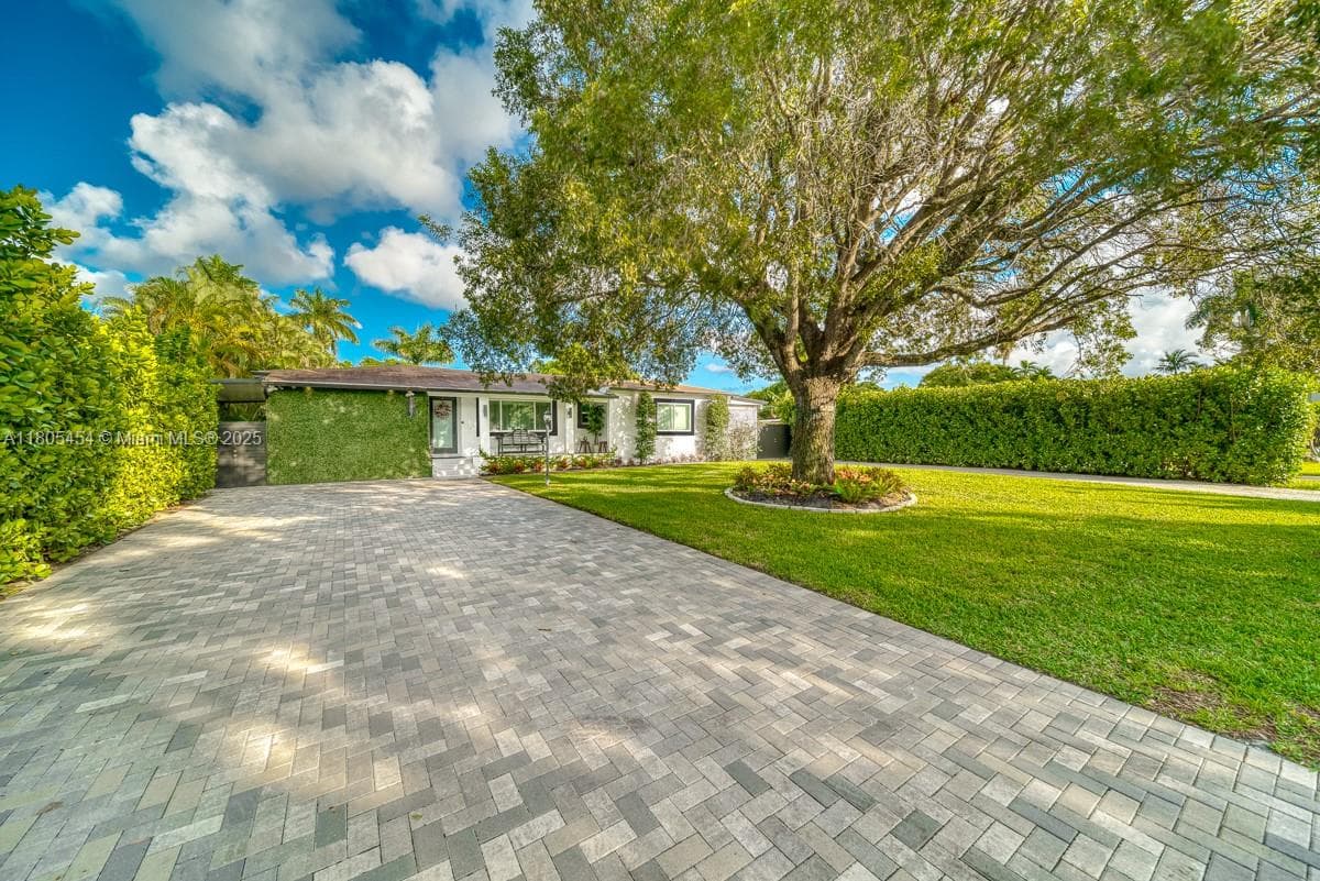 13801 NE 1st Ave, Miami FL 33161 — 1