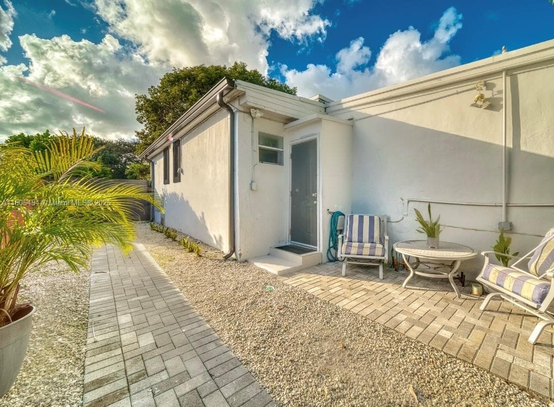 13801 NE 1st Ave, Miami FL 33161 — 30