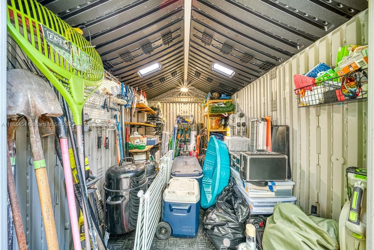 13801 NE 1st Ave, Miami FL 33161 — 41