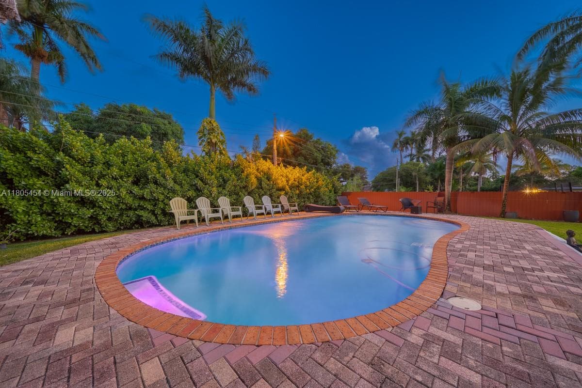 13801 NE 1st Ave, Miami FL 33161 — 45