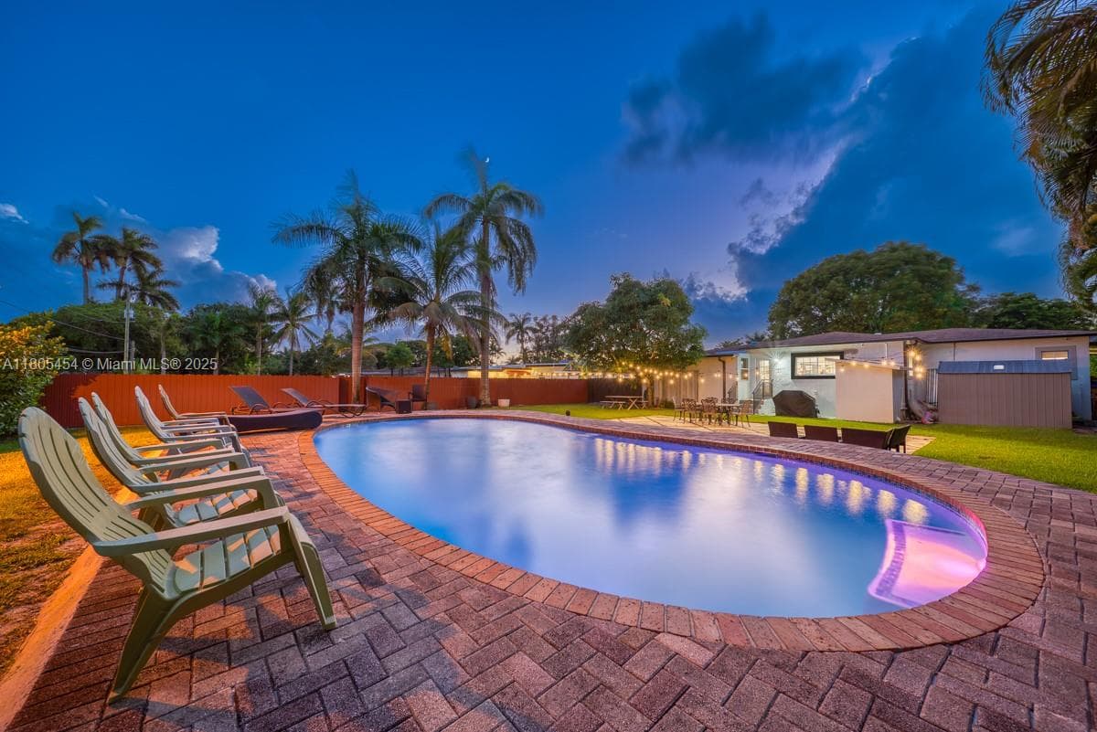 13801 NE 1st Ave, Miami FL 33161 — 44