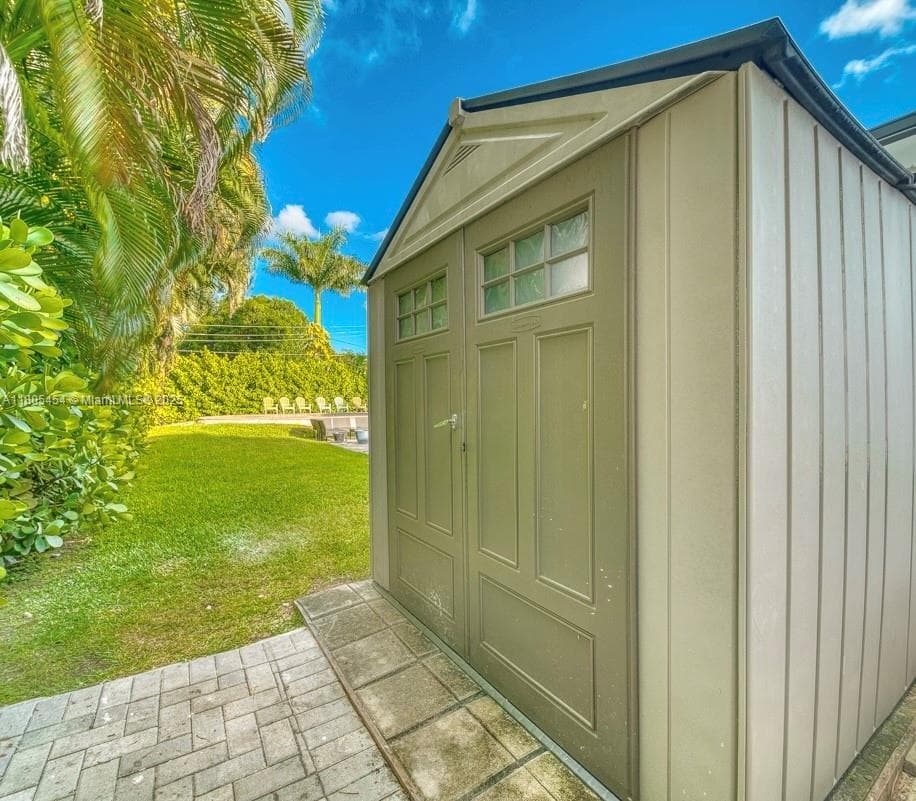 13801 NE 1st Ave, Miami FL 33161 — 40