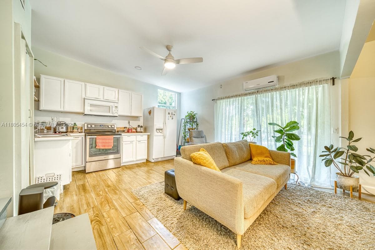 13801 NE 1st Ave, Miami FL 33161 — 31