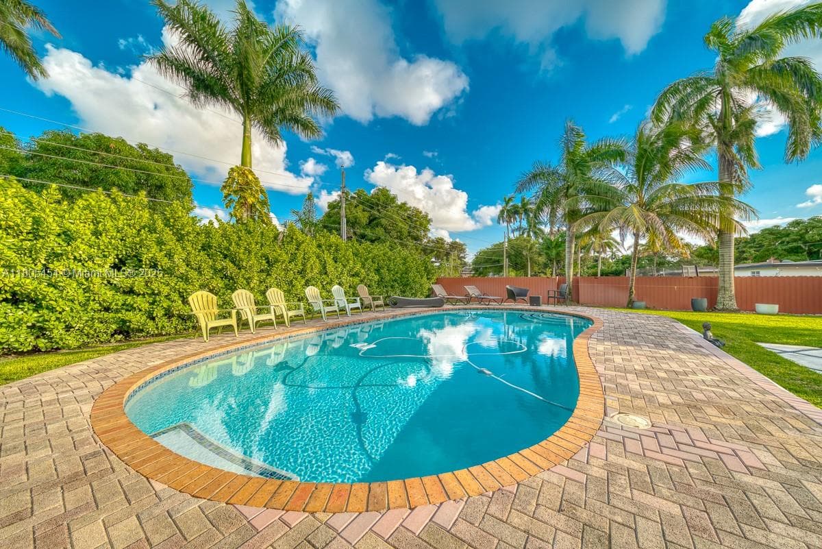13801 NE 1st Ave, Miami FL 33161 — 4