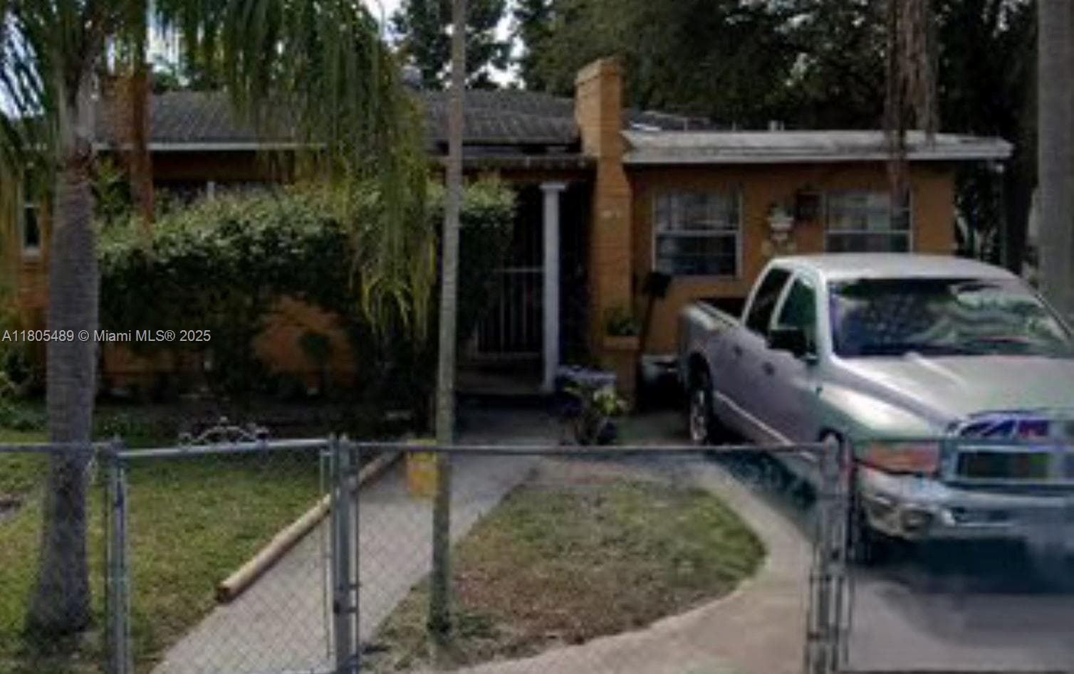 1076 NW 77th St, Miami FL 33150 — 1