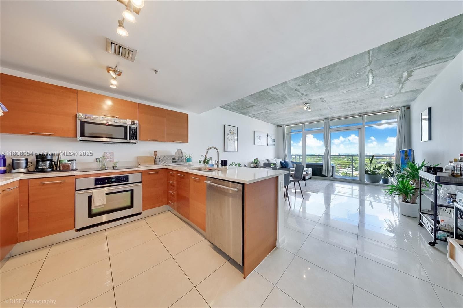 3250 NE 1st Ave # 1007, Miami FL 33137 — 1