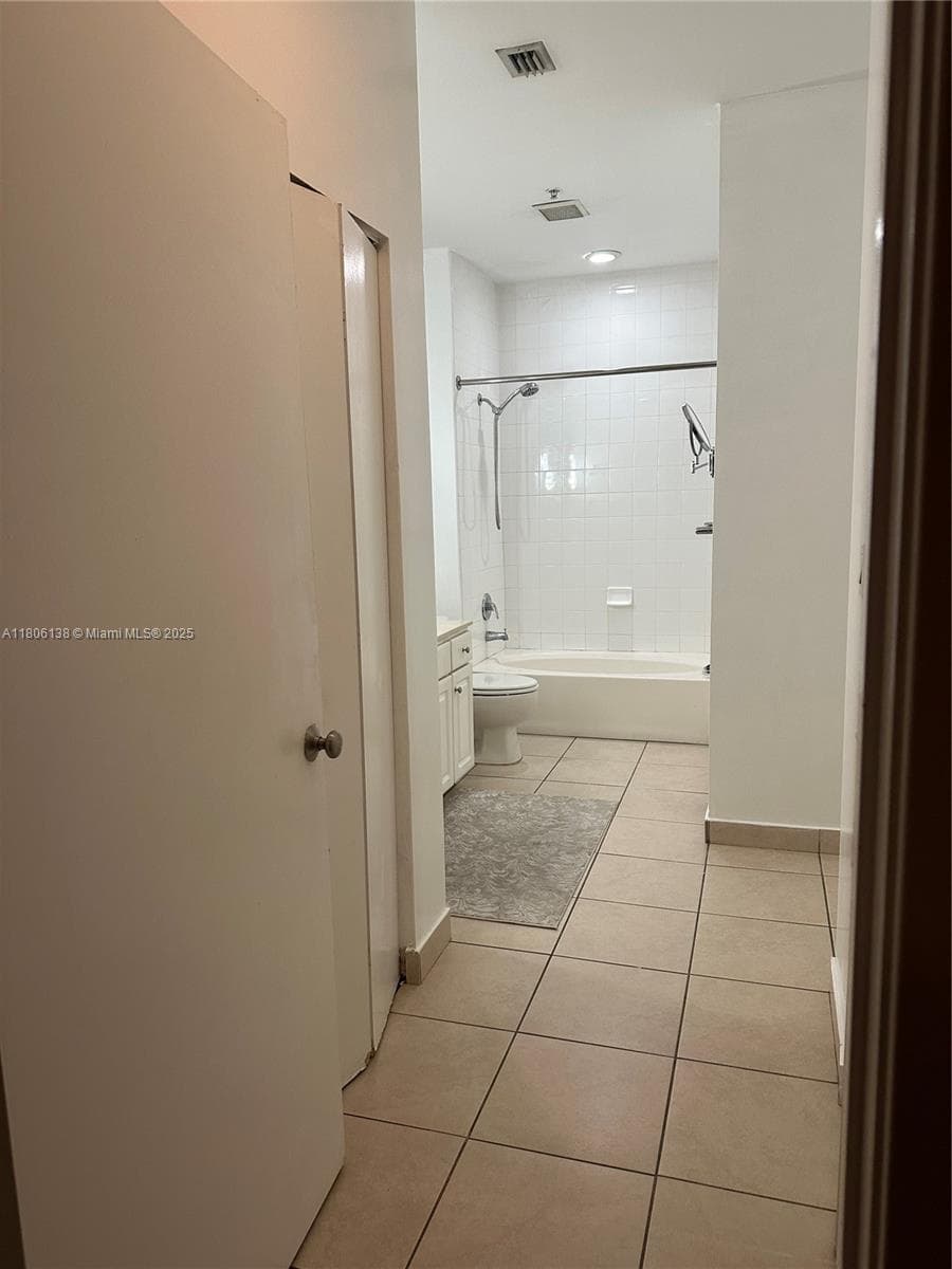 2001 Biscayne Blvd # 3503, Miami FL 33137 — 23