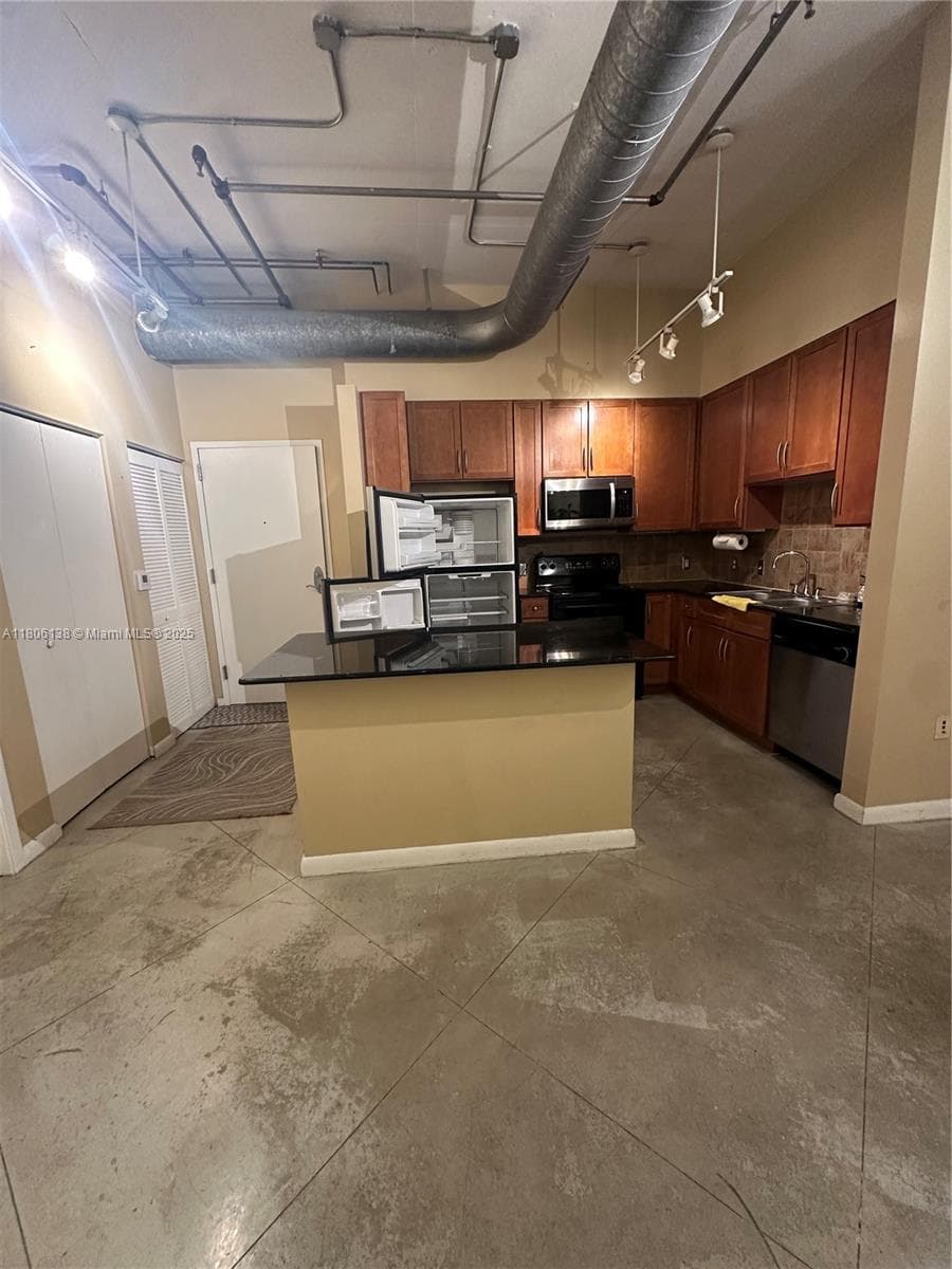 2001 Biscayne Blvd # 3503, Miami FL 33137 — 17