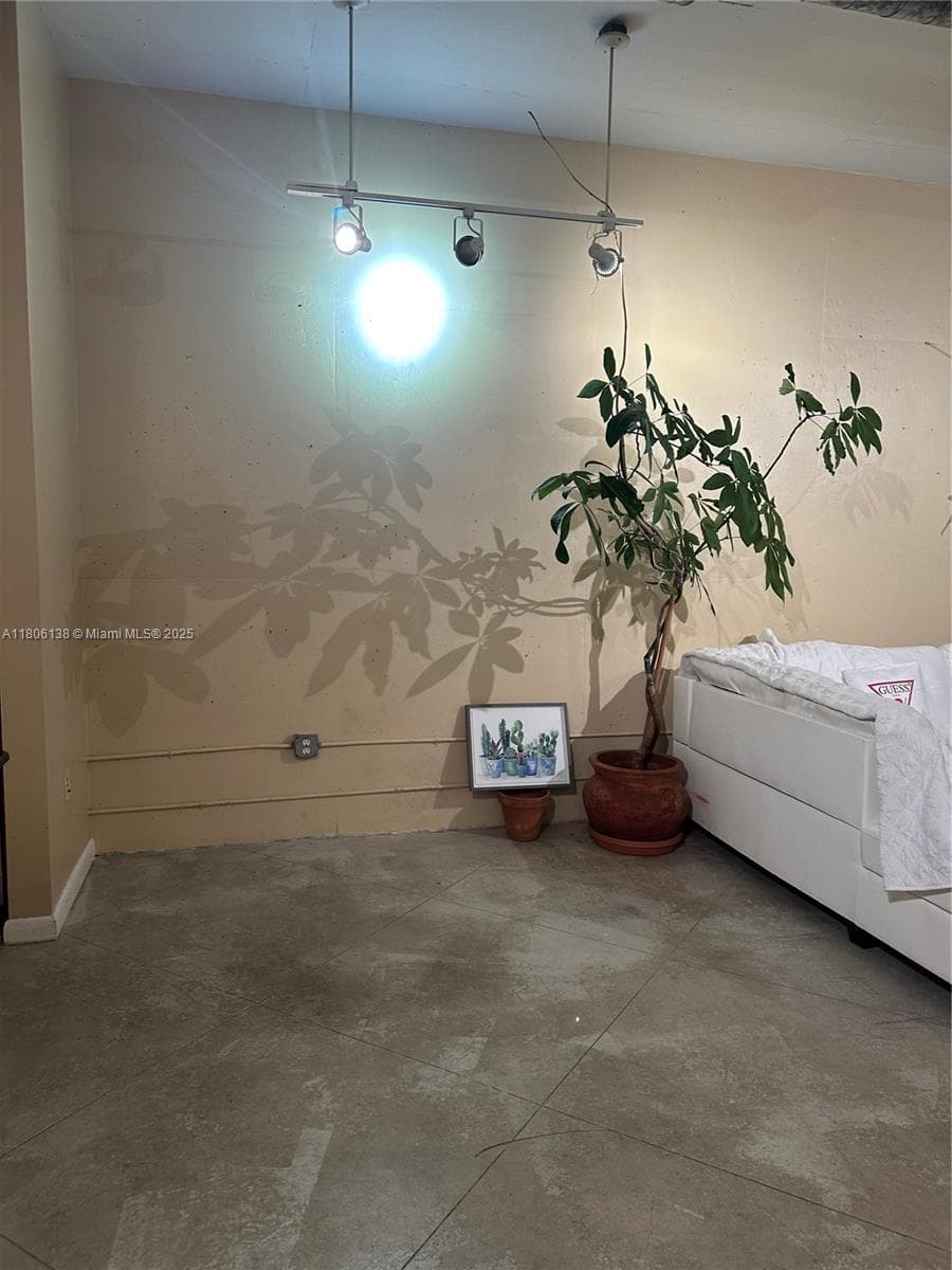 2001 Biscayne Blvd # 3503, Miami FL 33137 — 9