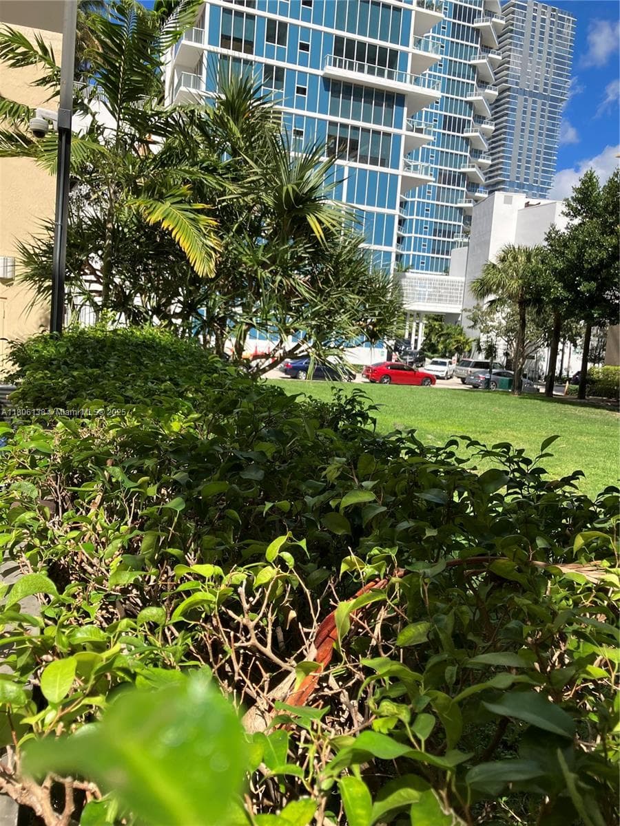 2001 Biscayne Blvd # 3503, Miami FL 33137 — 34