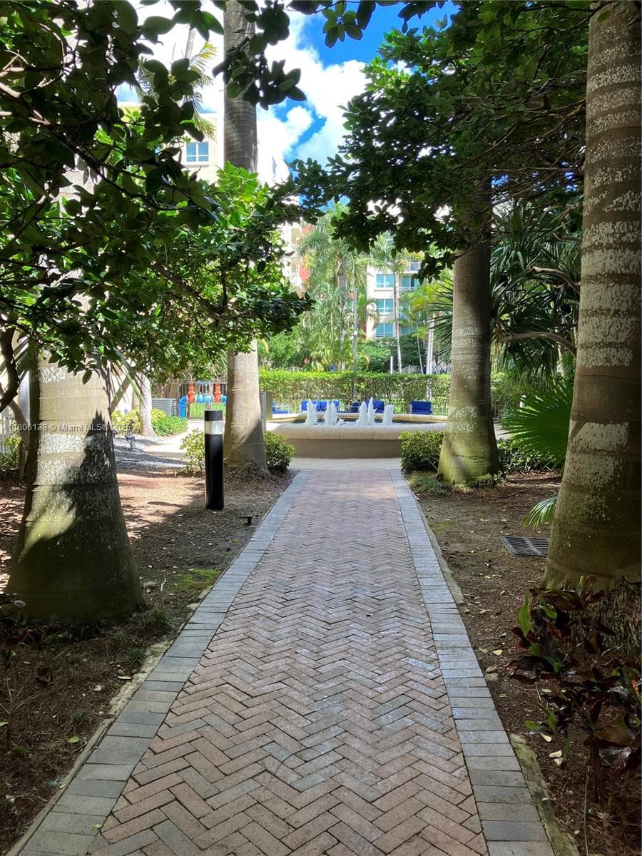 2001 Biscayne Blvd # 3503, Miami FL 33137 — 4