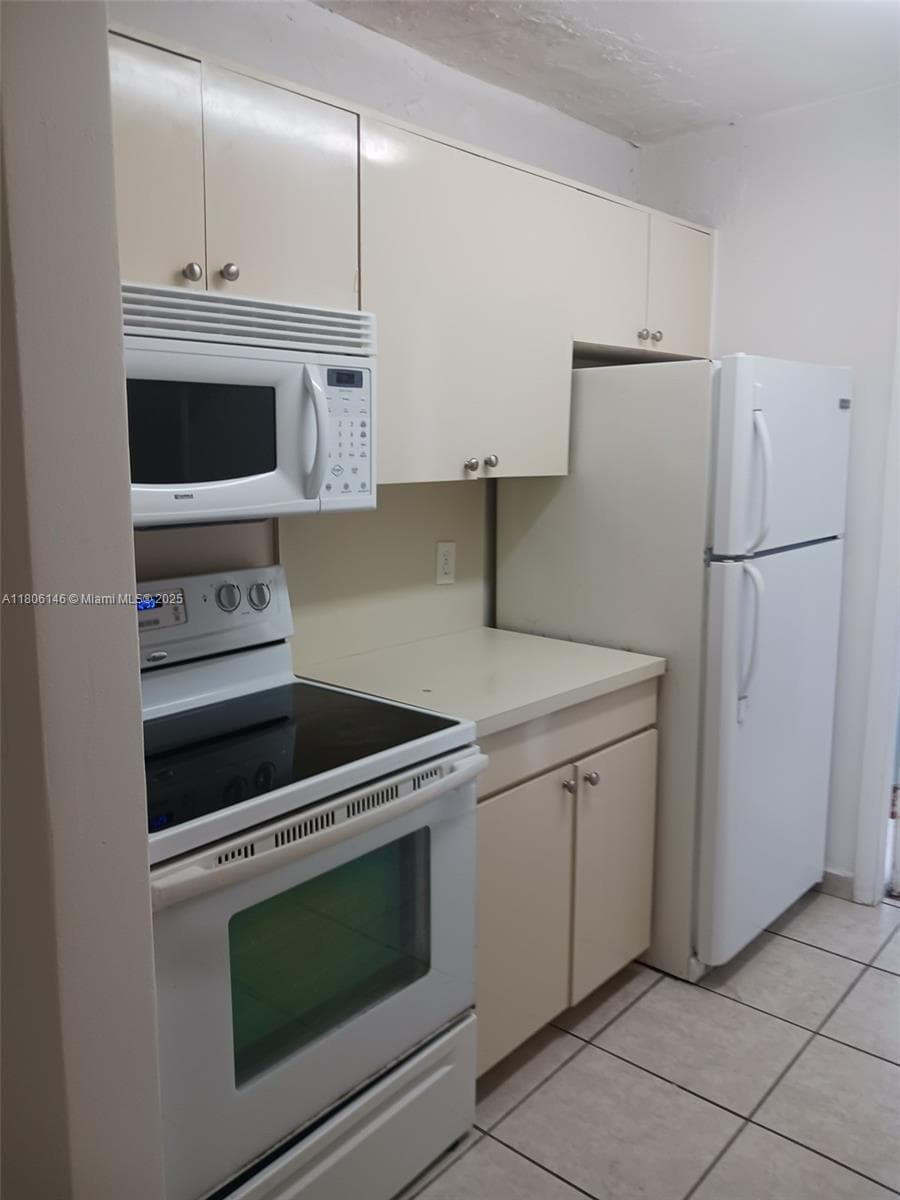 2700 NE 135th St # 30, North Miami FL 33181 — 3