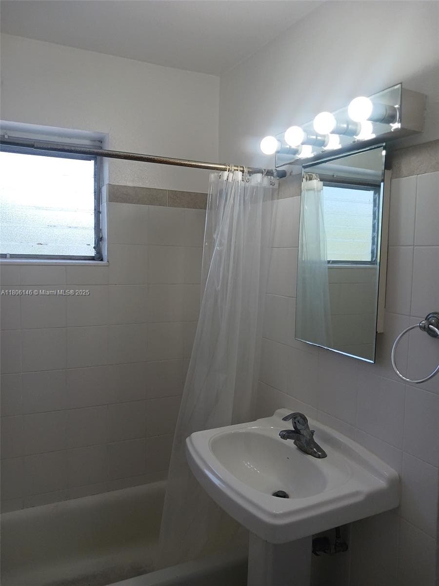 2700 NE 135th St # 30, North Miami FL 33181 — 9