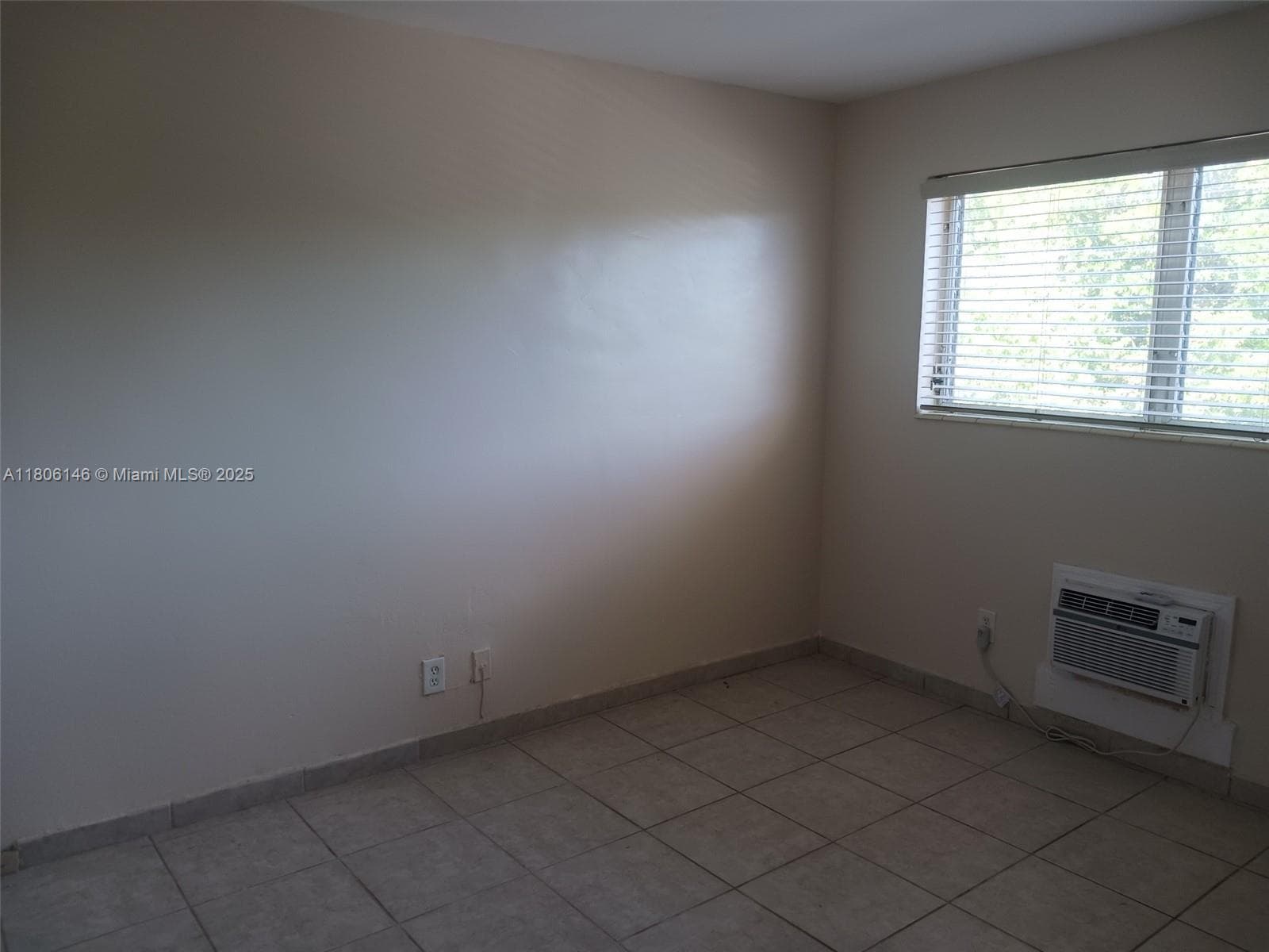 2700 NE 135th St # 30, North Miami FL 33181 — 10