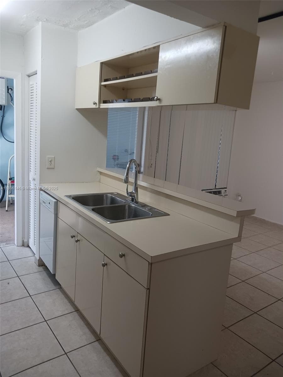 2700 NE 135th St # 30, North Miami FL 33181 — 4