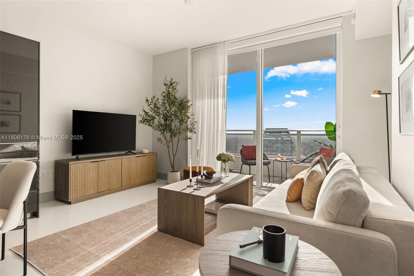 1080 Brickell Ave # 3905, Miami FL 33131 — 3