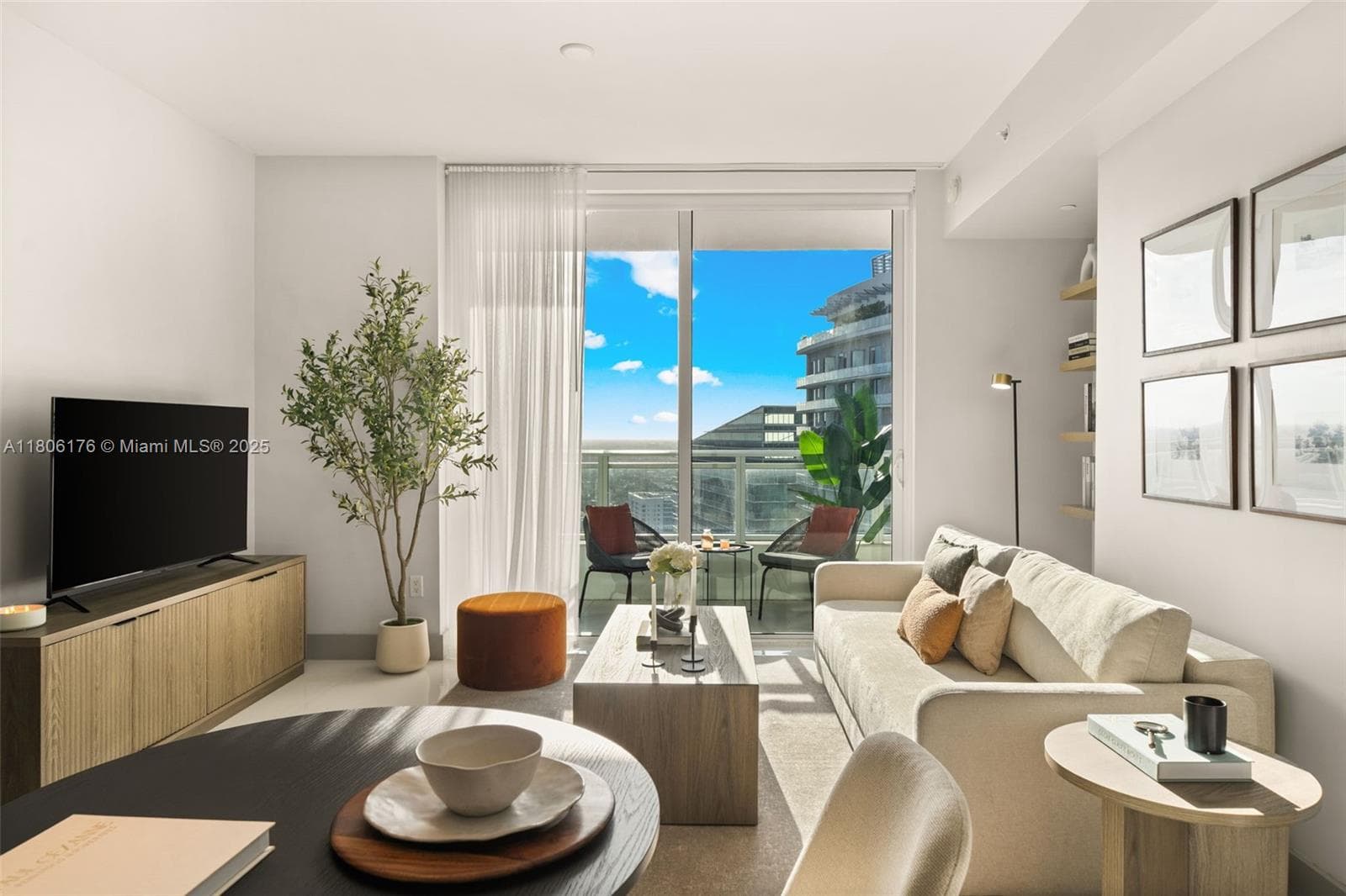 1080 Brickell Ave # 3905, Miami FL 33131 — 1