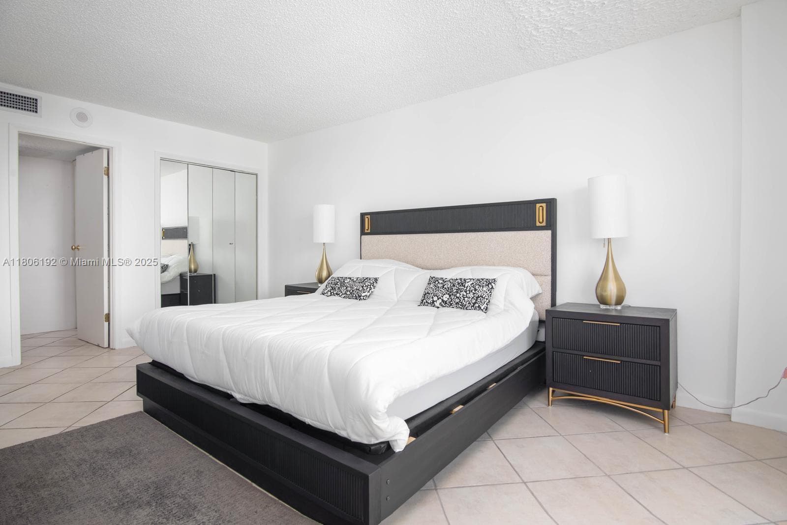 5555 Collins Ave # 14U, Miami Beach FL 33140 — 23