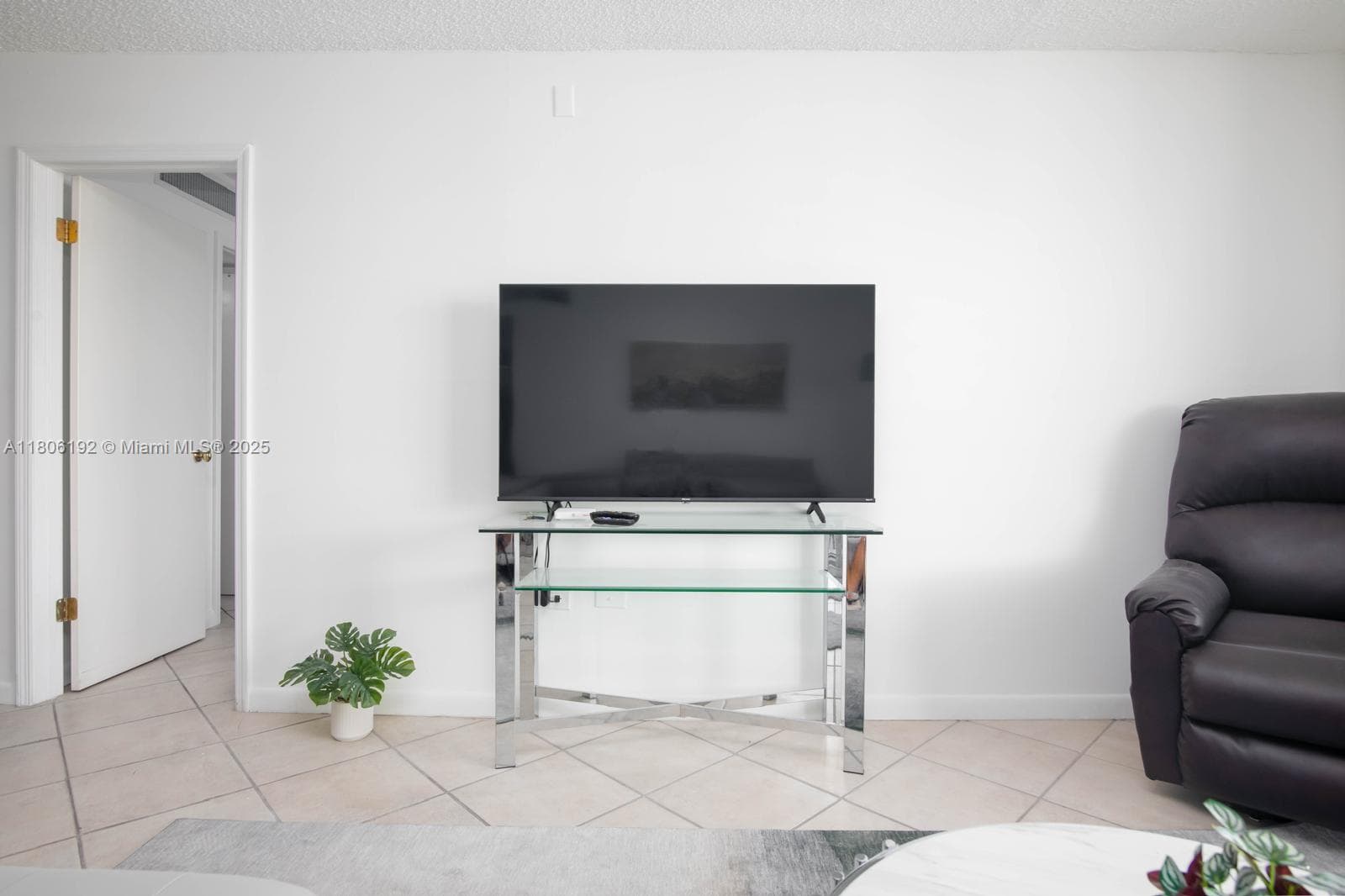 5555 Collins Ave # 14U, Miami Beach FL 33140 — 30