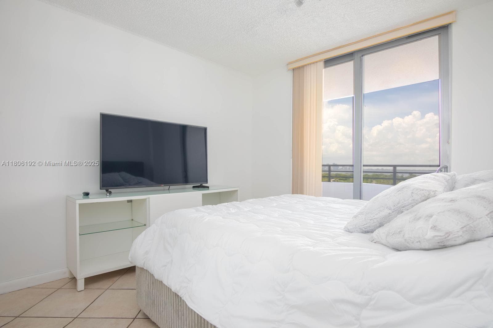 5555 Collins Ave # 14U, Miami Beach FL 33140 — 14