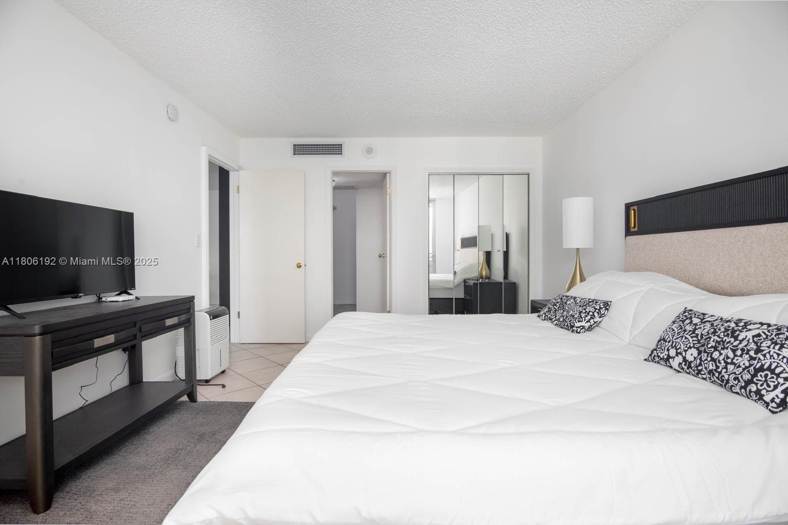 5555 Collins Ave # 14U, Miami Beach FL 33140 — 31
