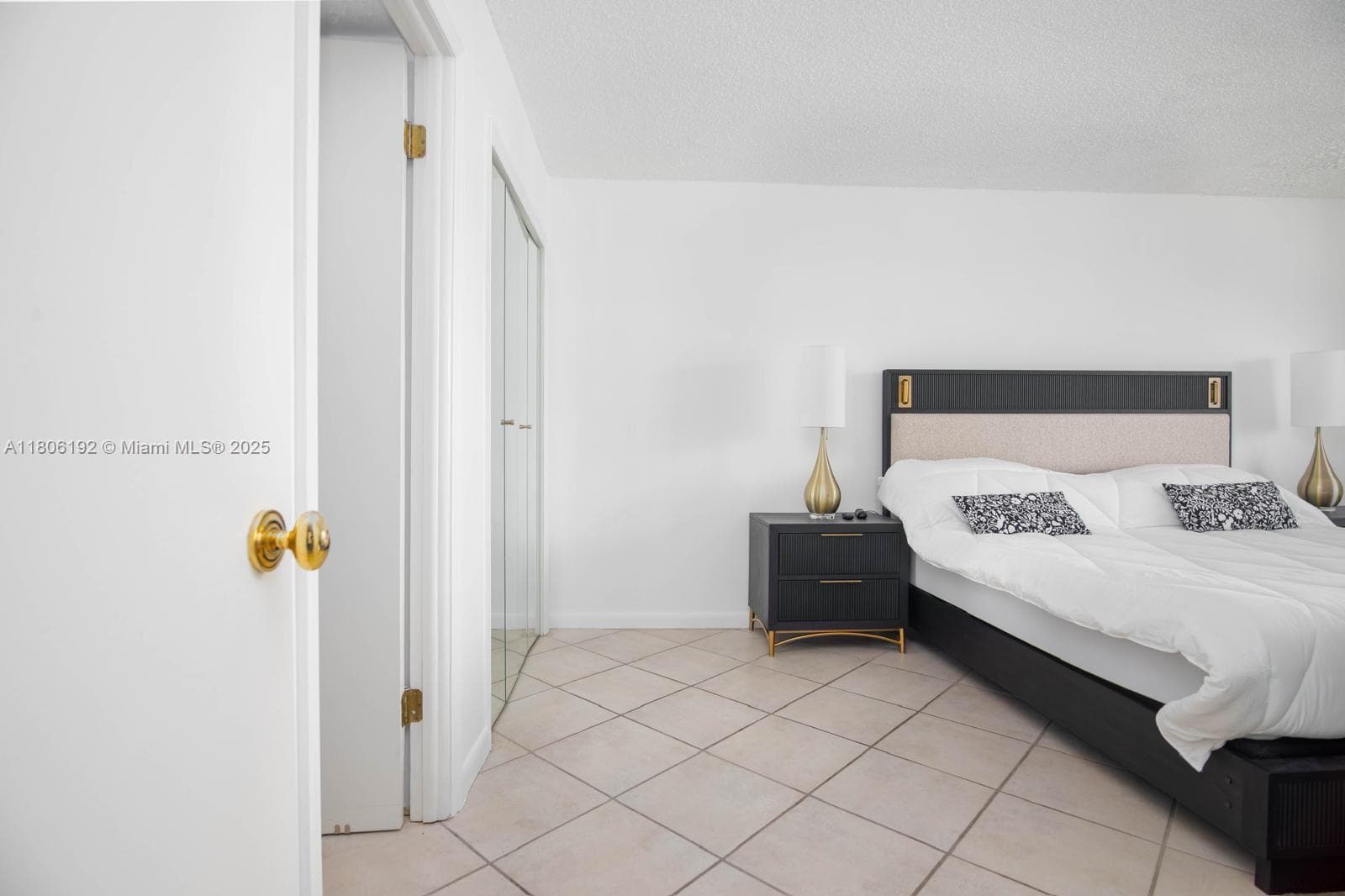 5555 Collins Ave # 14U, Miami Beach FL 33140 — 8