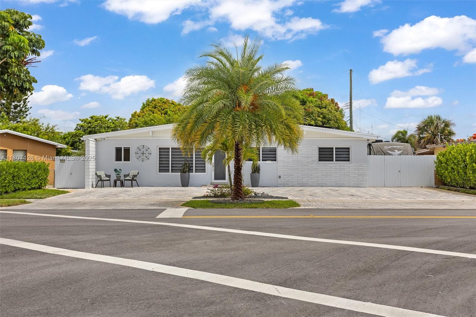 881 NW 177th Ter, Miami Gardens FL 33169 — 1