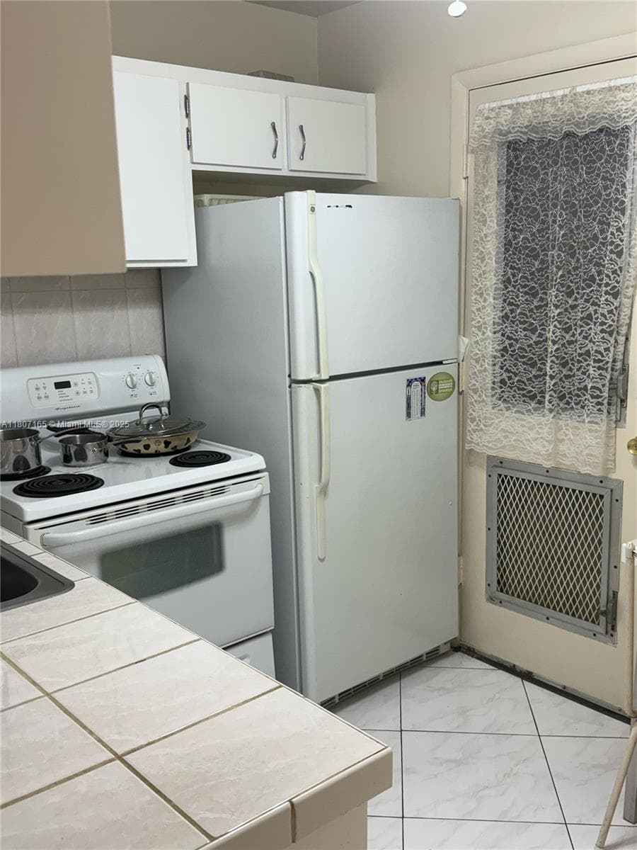 1395 NE 167th St # 203, Miami FL 33162 — 4