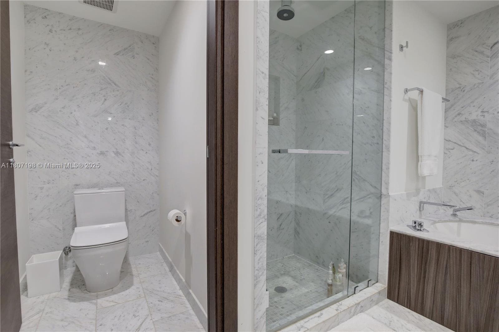 1000 Brickell Plz # 2705, Miami FL 33131 — 32