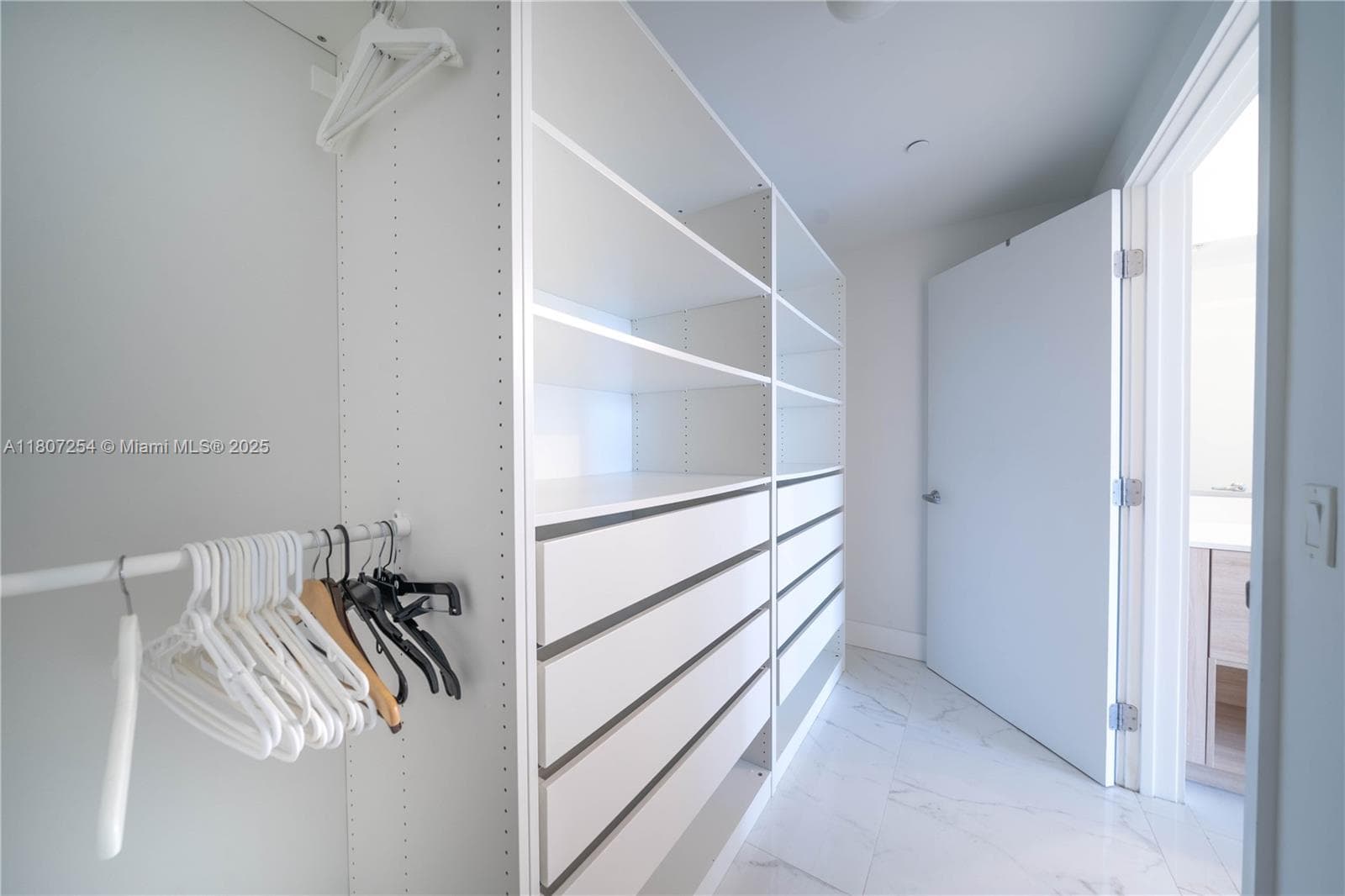 16385 Biscayne Blvd # 417, North Miami Beach FL 33160 — 27