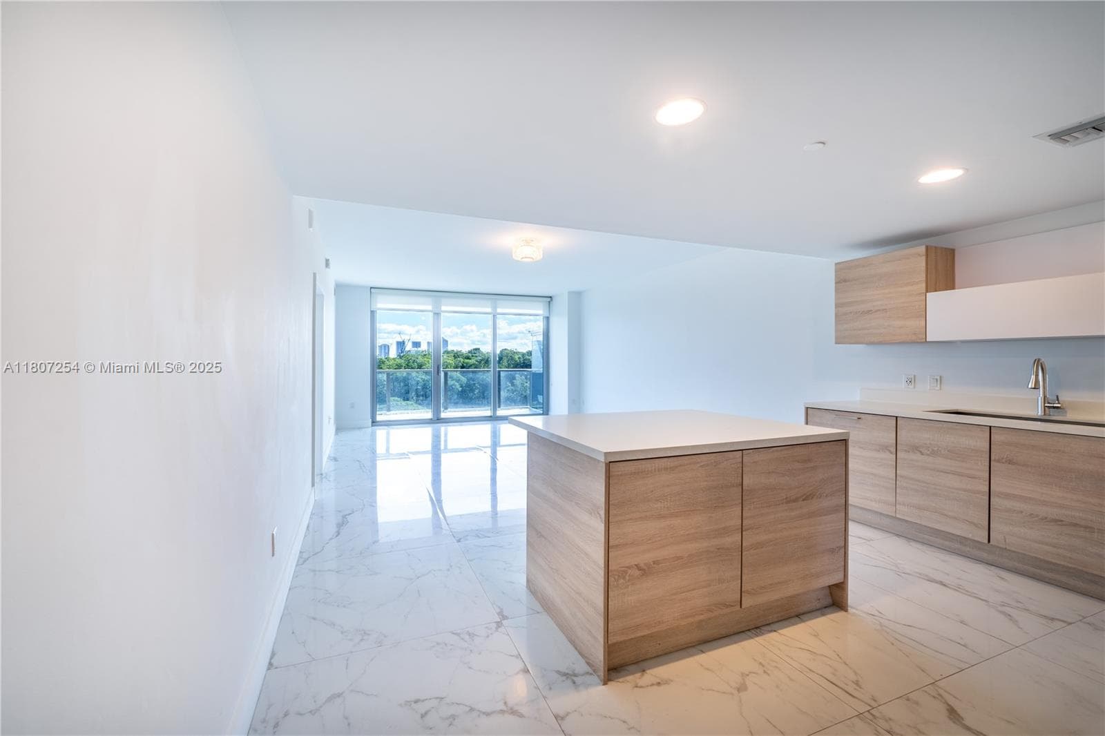 16385 Biscayne Blvd # 417, North Miami Beach FL 33160 — 2