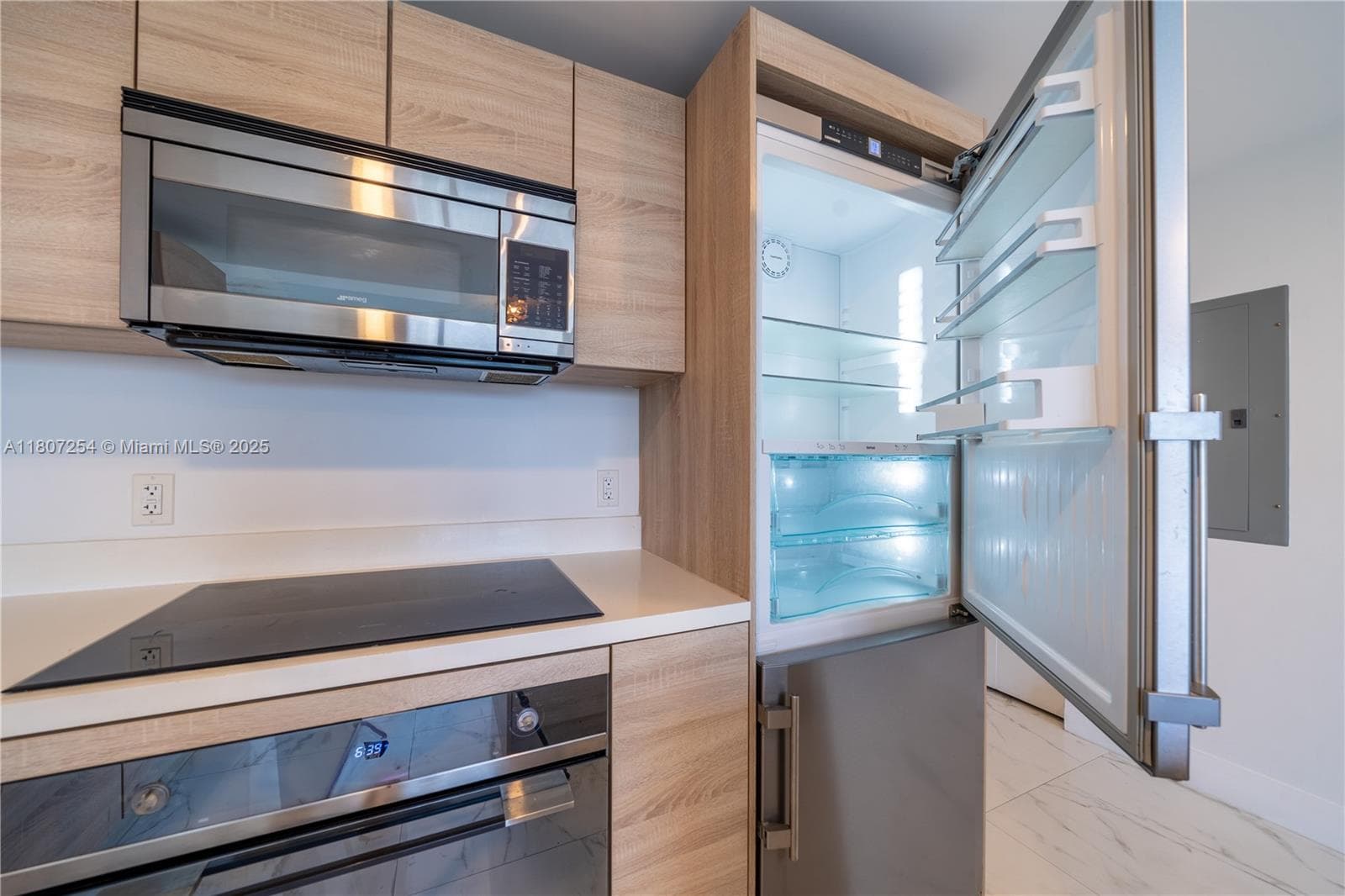16385 Biscayne Blvd # 417, North Miami Beach FL 33160 — 17
