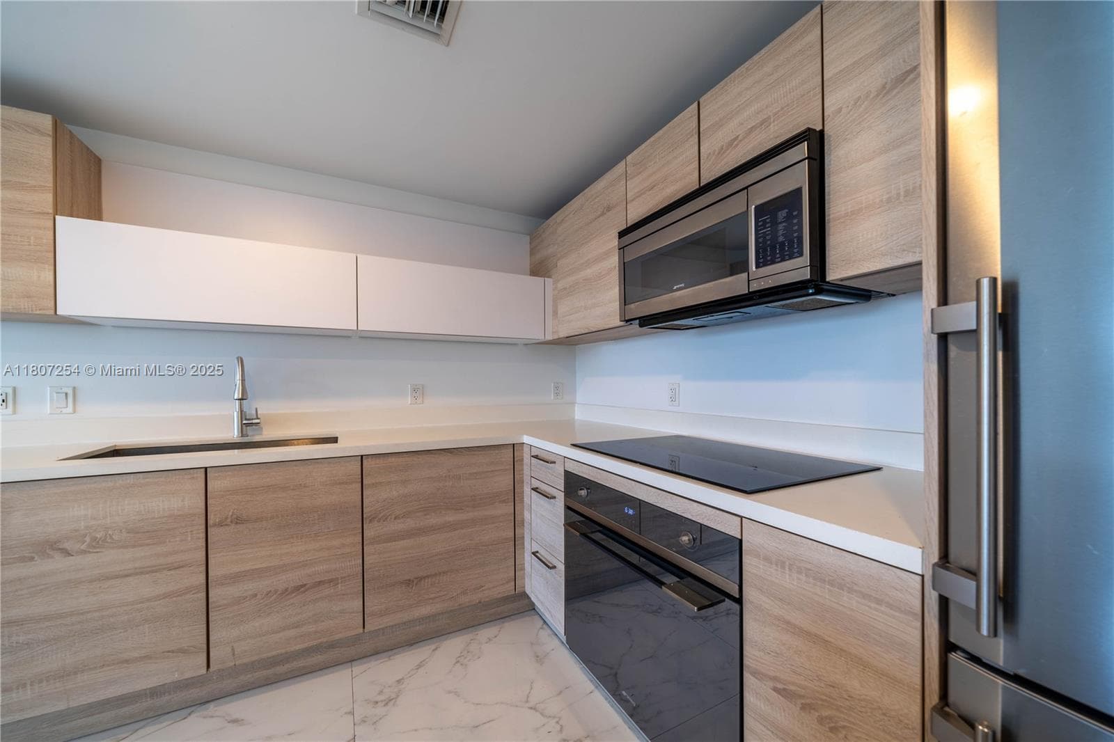 16385 Biscayne Blvd # 417, North Miami Beach FL 33160 — 16