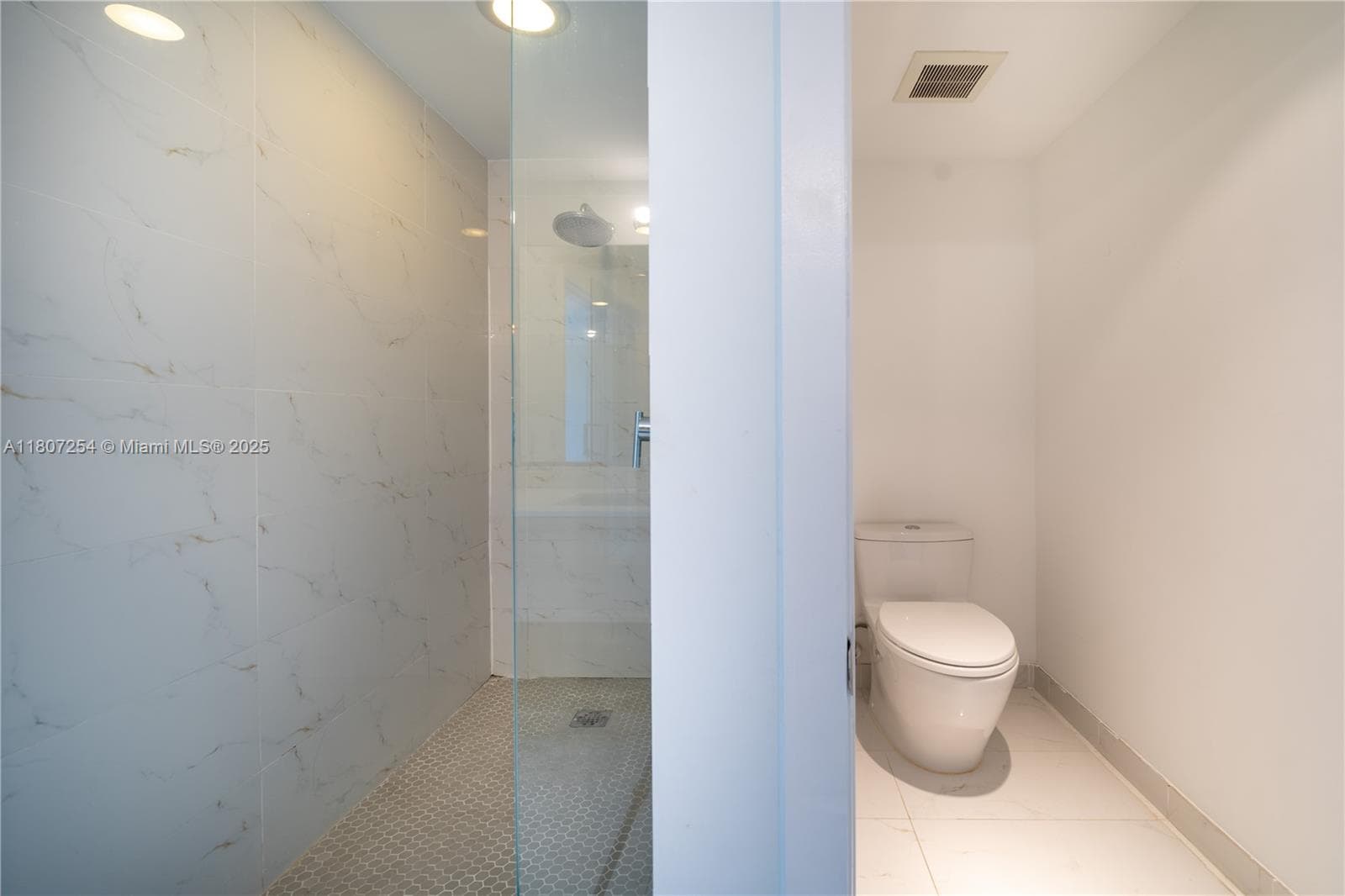 16385 Biscayne Blvd # 417, North Miami Beach FL 33160 — 26