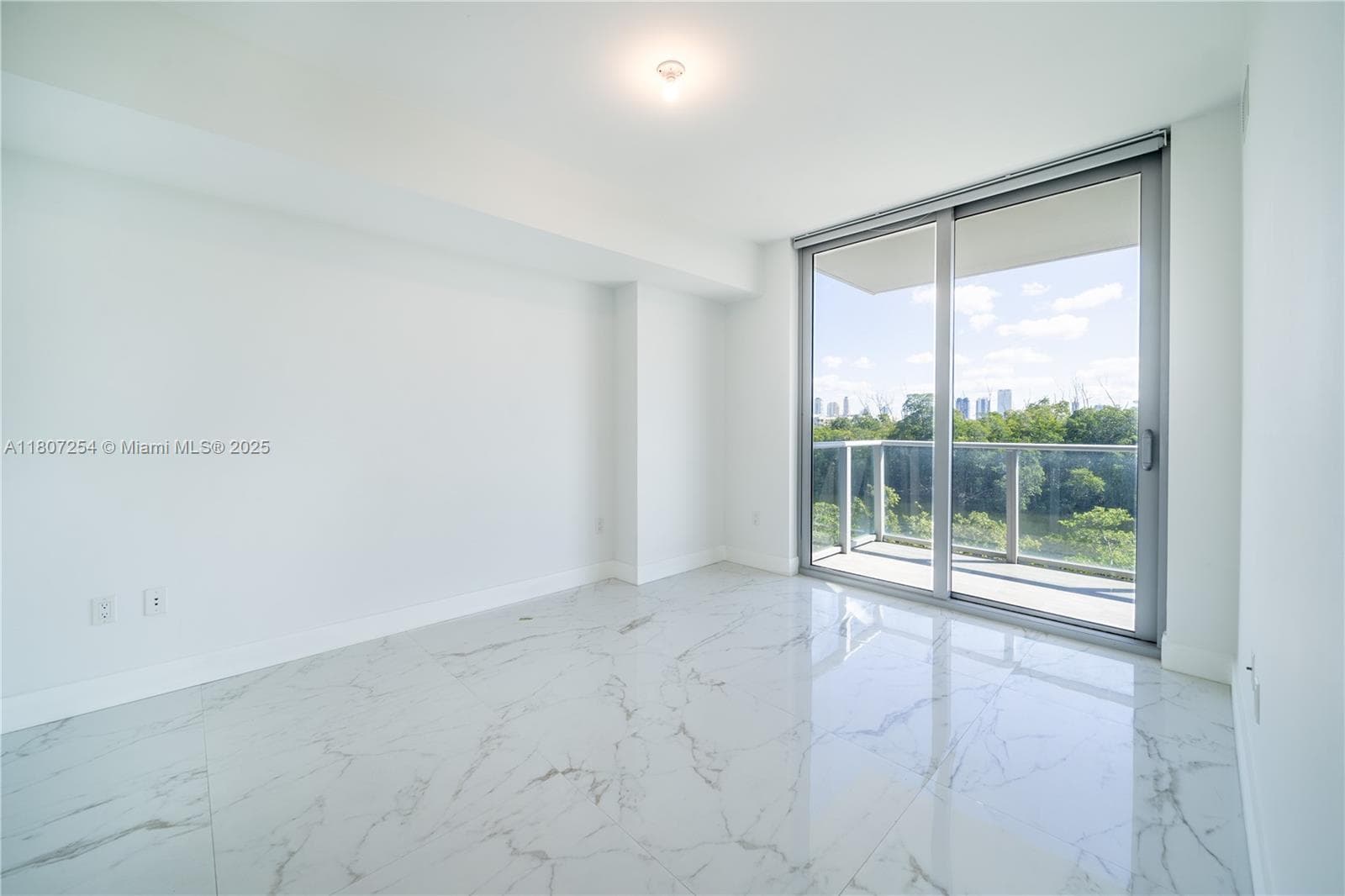16385 Biscayne Blvd # 417, North Miami Beach FL 33160 — 22