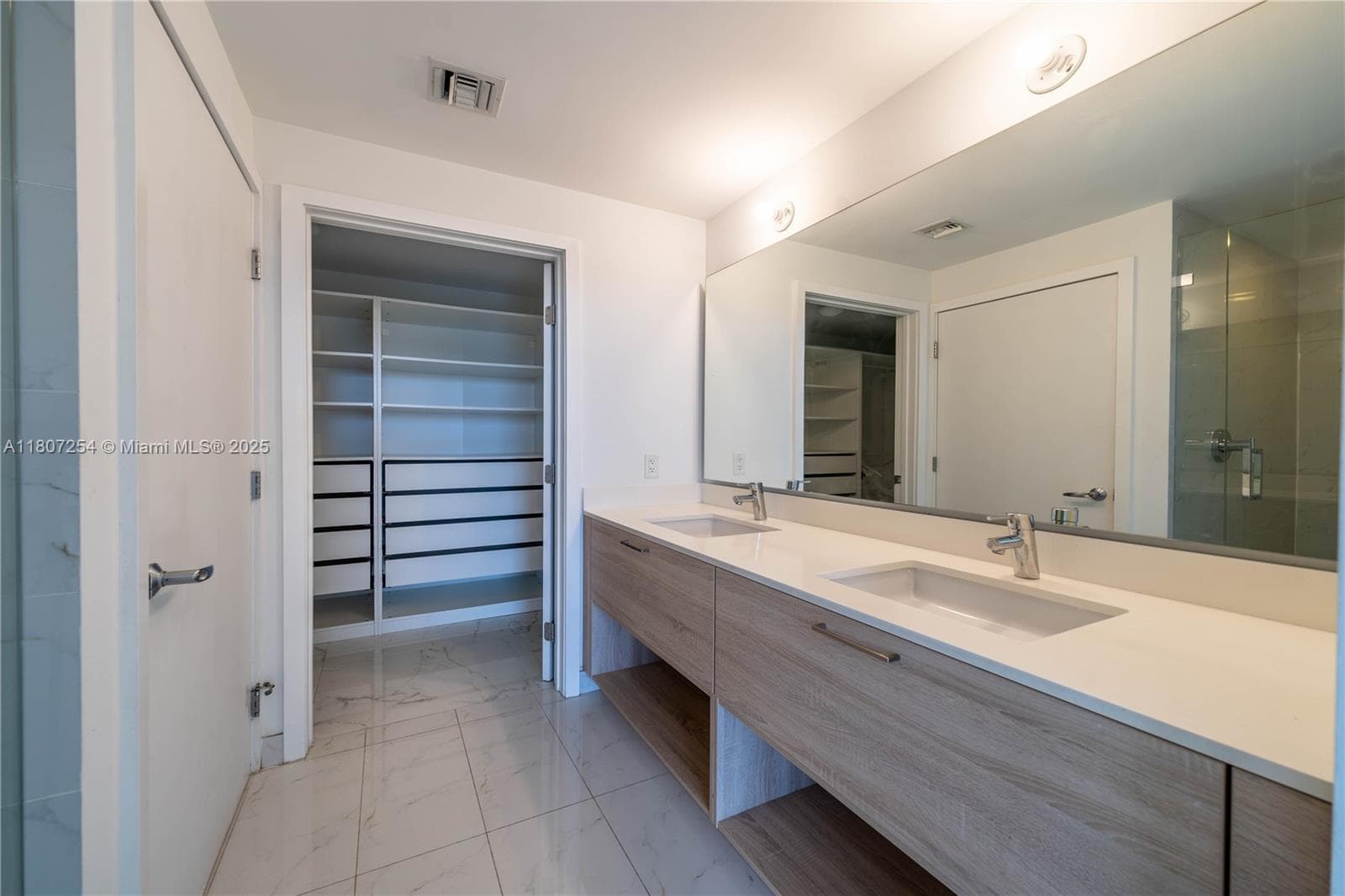 16385 Biscayne Blvd # 417, North Miami Beach FL 33160 — 24