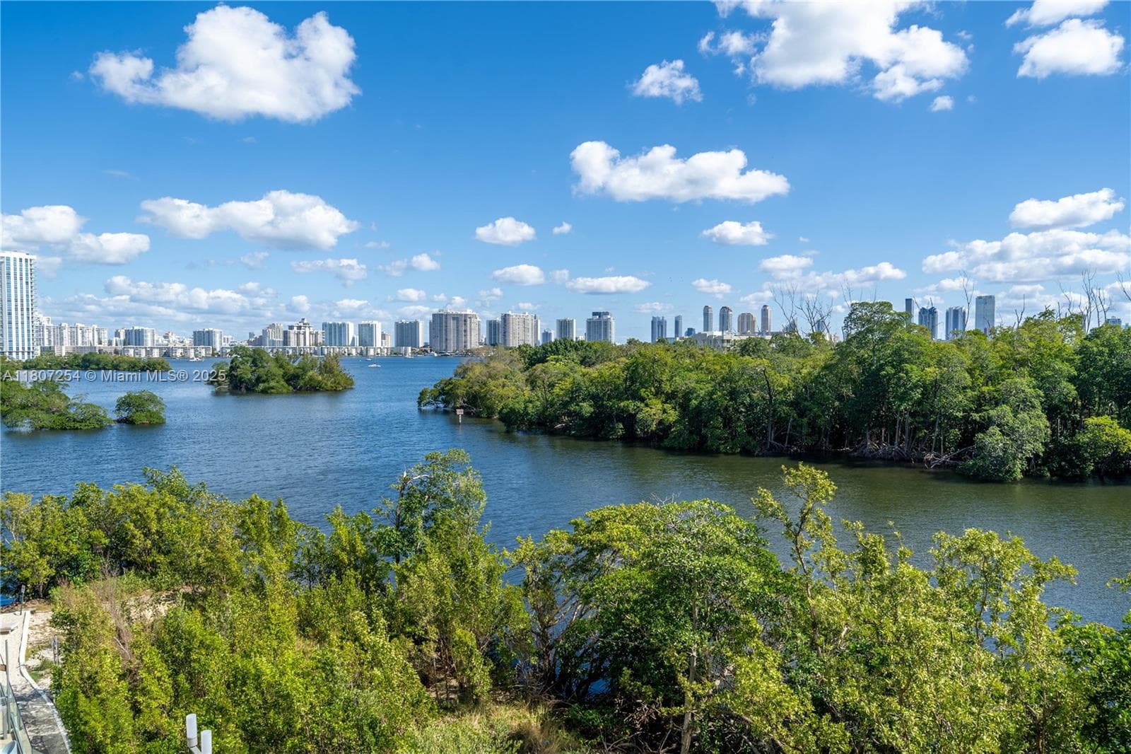 16385 Biscayne Blvd # 417, North Miami Beach FL 33160 — 33