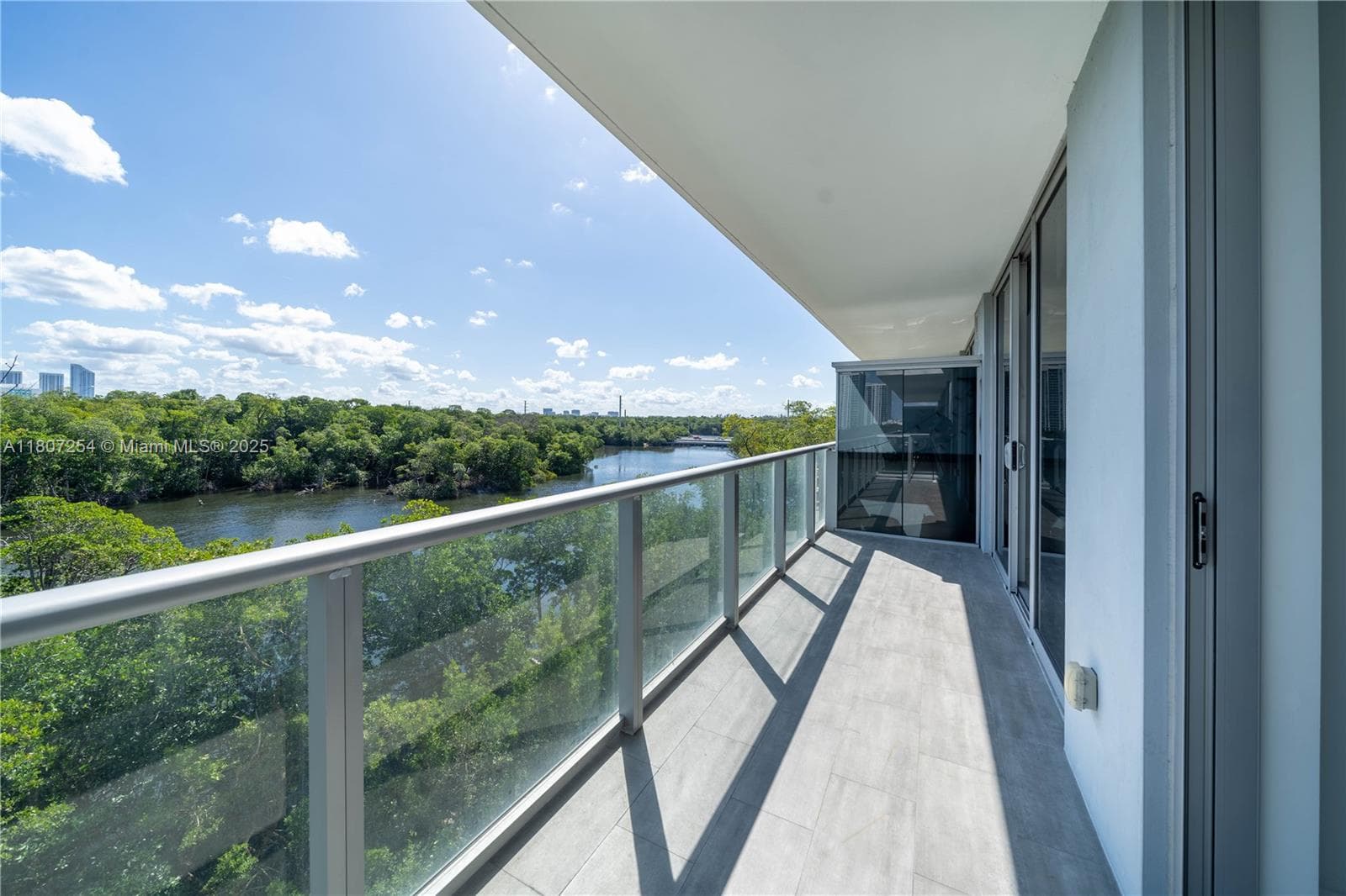 16385 Biscayne Blvd # 417, North Miami Beach FL 33160 — 29