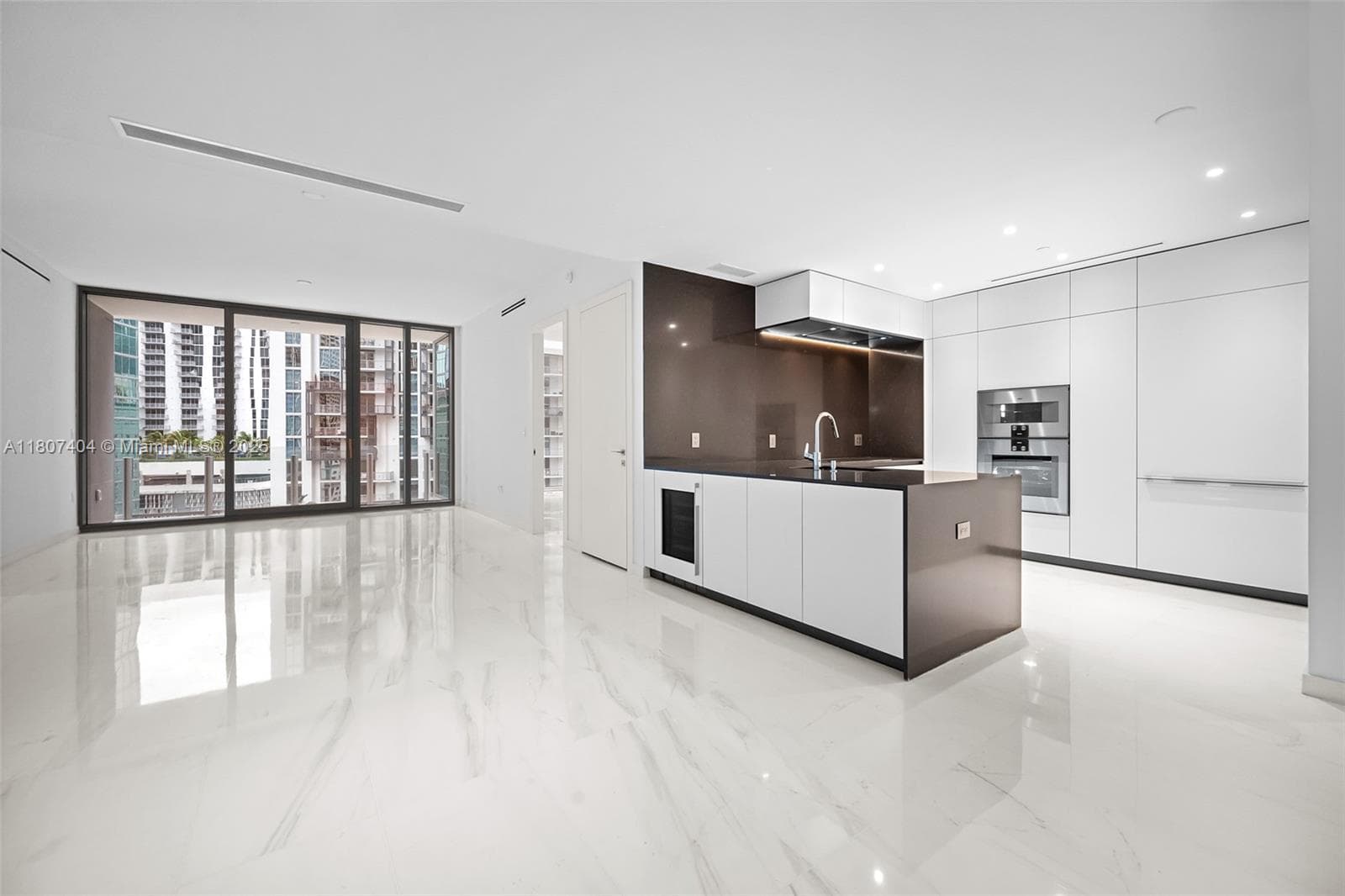 300 Biscayne Blvd Way # 3509, Miami FL 33131 — 37