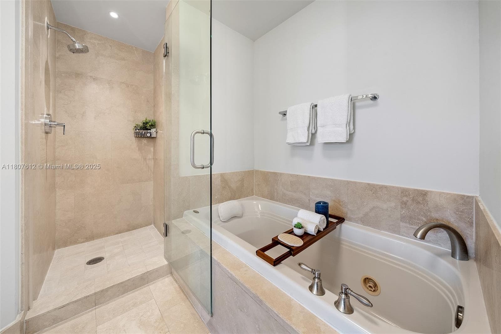 4401 Collins Ave # 3505, Miami Beach FL 33140 — 19