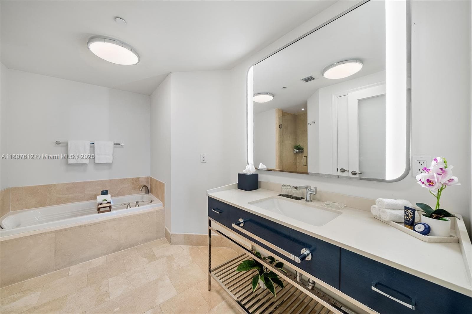 4401 Collins Ave # 3505, Miami Beach FL 33140 — 4