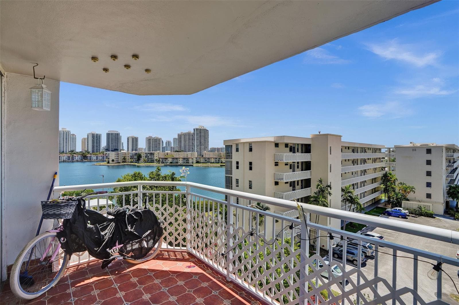 18041 SE Biscayne Boulevard # 503, Aventura FL 33160 — 17