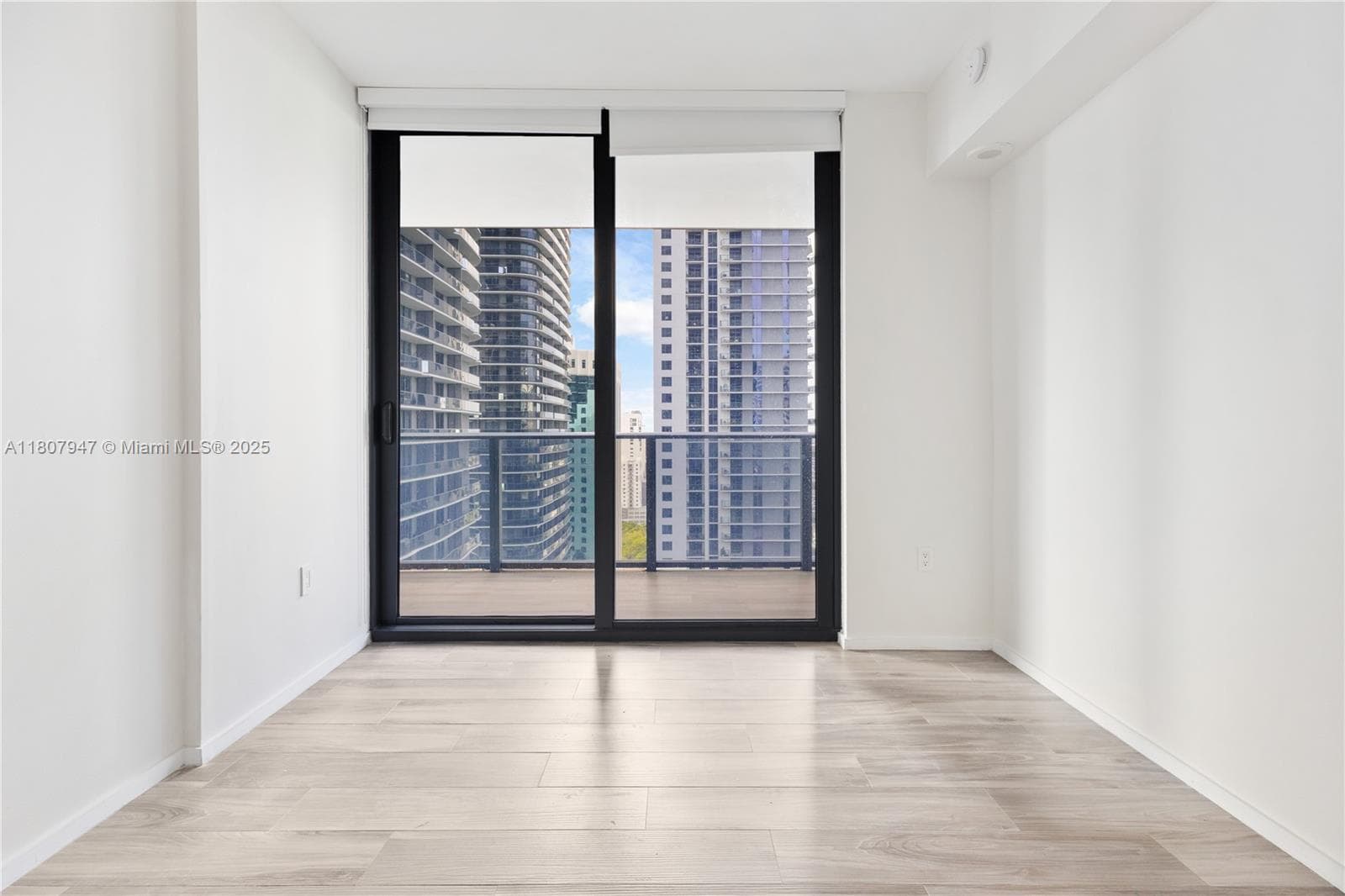 801 S Miami Ave # 2201, Miami FL 33130 — 33