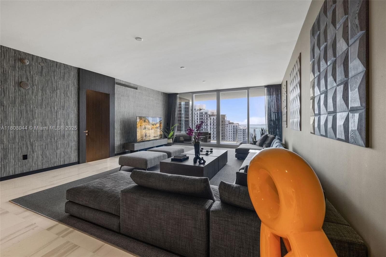 300 Biscayne Blvd Way # 3104, Miami FL 33131 — 99