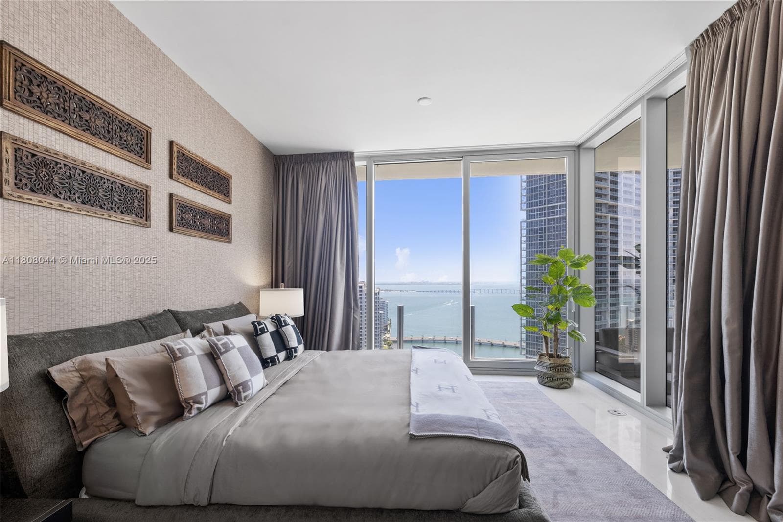 300 Biscayne Blvd Way # 3104, Miami FL 33131 — 17