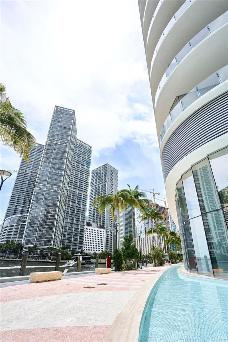 300 Biscayne Blvd Way # 3104, Miami FL 33131 — 98
