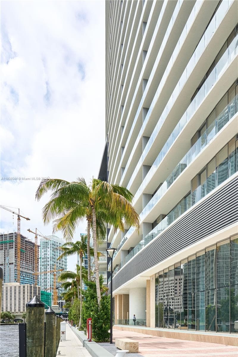 300 Biscayne Blvd Way # 3104, Miami FL 33131 — 94
