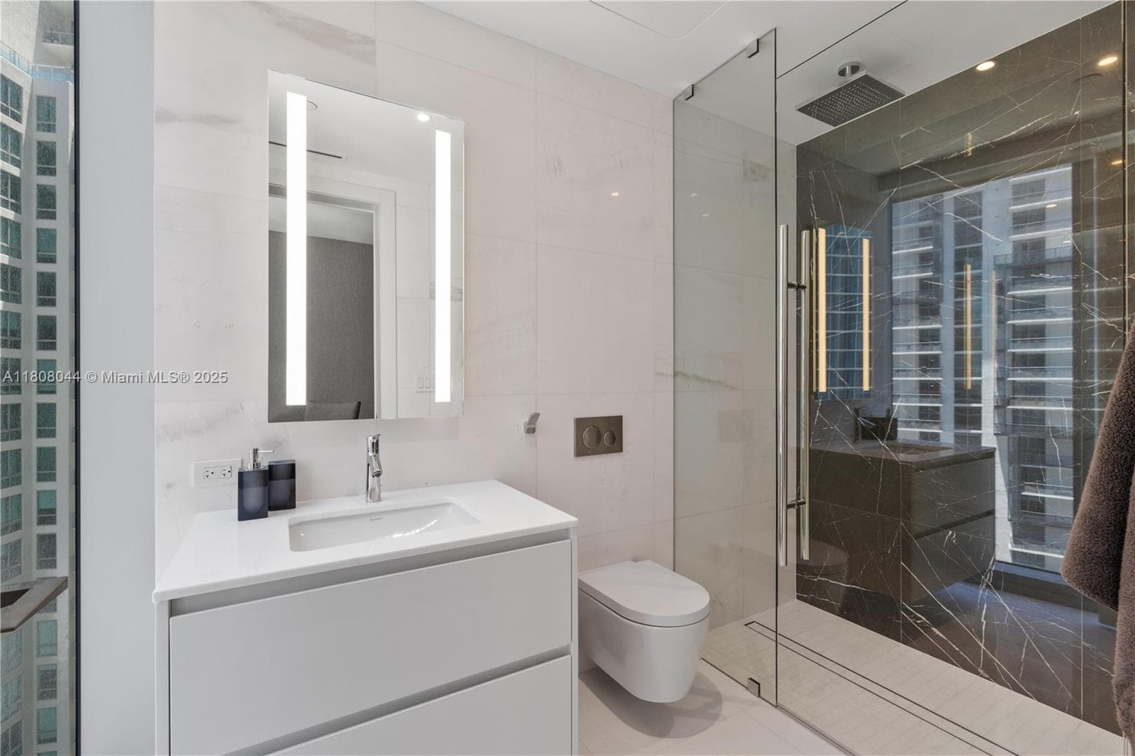 300 Biscayne Blvd Way # 3104, Miami FL 33131 — 32