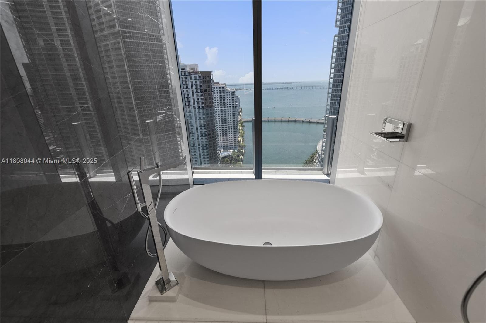 300 Biscayne Blvd Way # 3104, Miami FL 33131 — 24